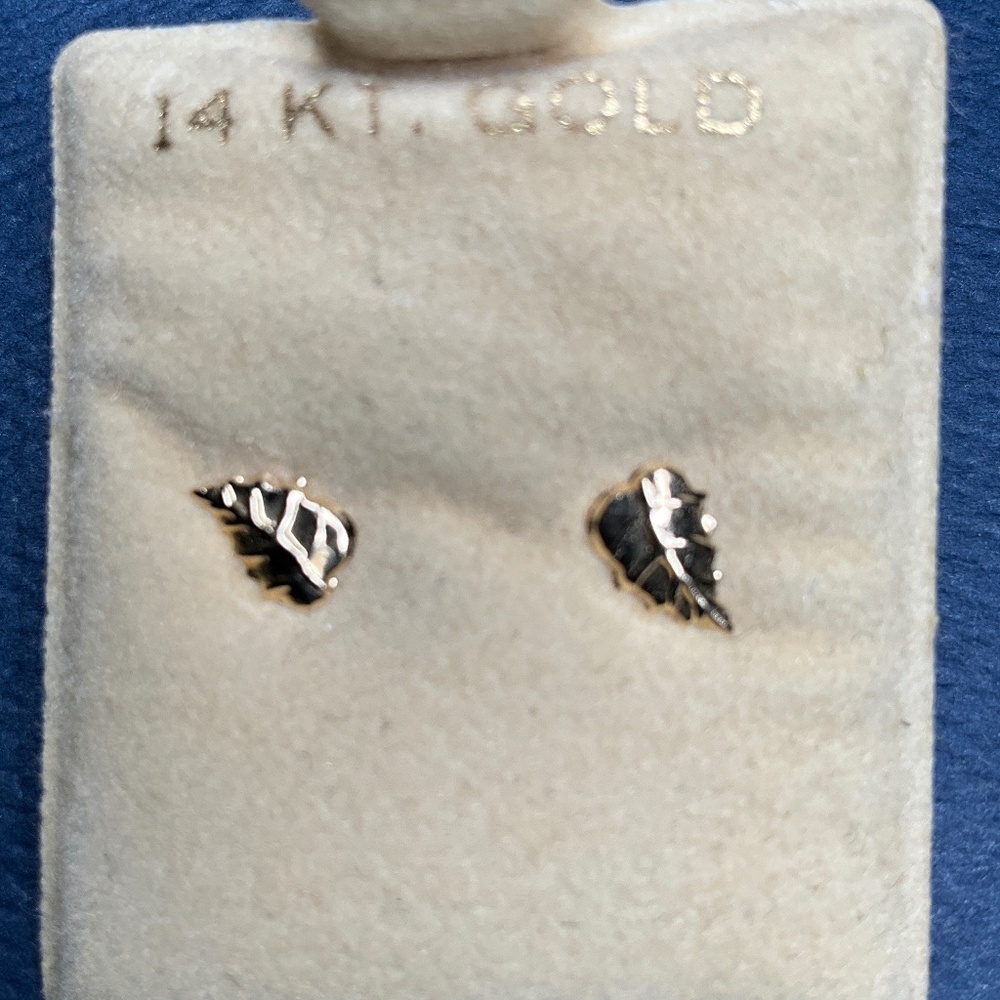 Vintage 14K Gold Stud Earrings Tiny Leaf Hallmarked P14KFF Solid 14K Yellow Gold